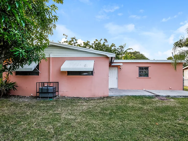 19101 SW 89th Ct — Photo 16