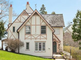 563 N Lake Shore Dr, Fontana, WI 53125