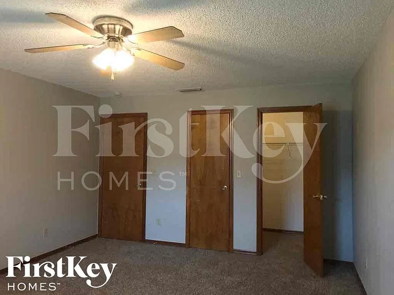 742 Eunice St — Photo 16