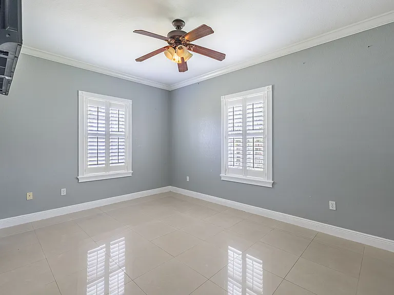 2323 W Cherry St — Photo 11