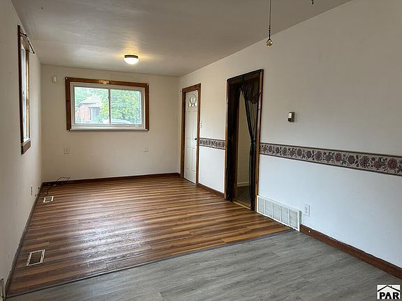 4th image of 1008 W 11th St
