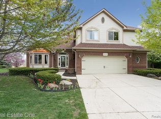 20139 Erie Dr, Macomb, MI 48044