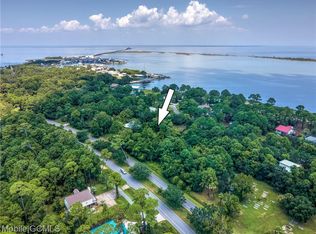 718 Bienville Blvd, Dauphin Island, AL 36528