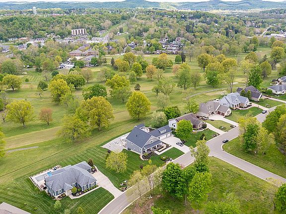 4th image of 15 Windsor Dr