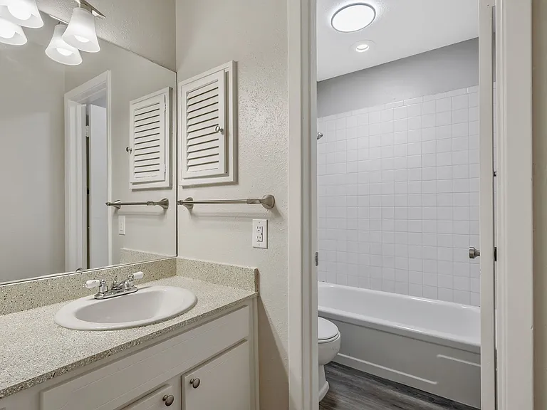 Barclay Apartments - ASK ABOUT OUR SPRING MOVE-IN SPECIAL TODAY! — Photo 13