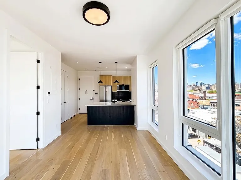 11-14 35th Ave #325 — Photo 3