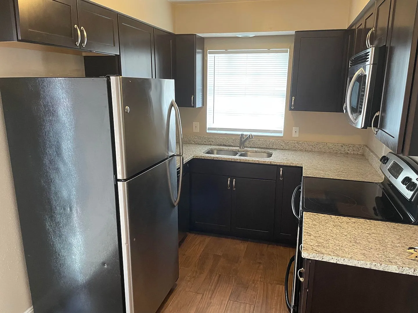 Great location .-.2 bedroom and 2 bath with washer and dryer — Photo 2