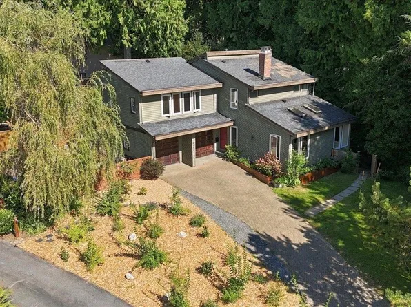 4151 Fircrest Pl, North Vancouver, BC V7K 3A2