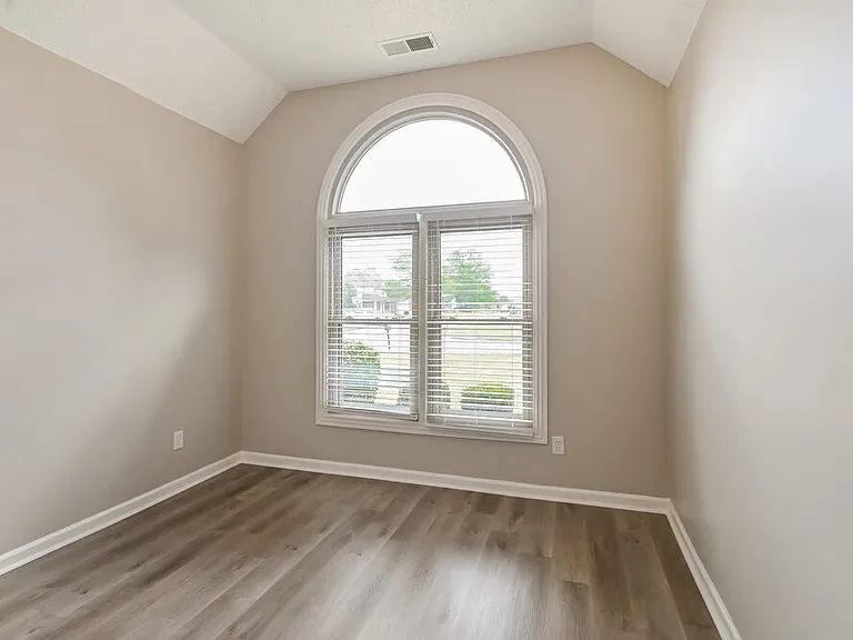4463 Whispering Bend Dr — Photo 13
