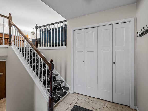 5th image of 540 Orchid Ln N
