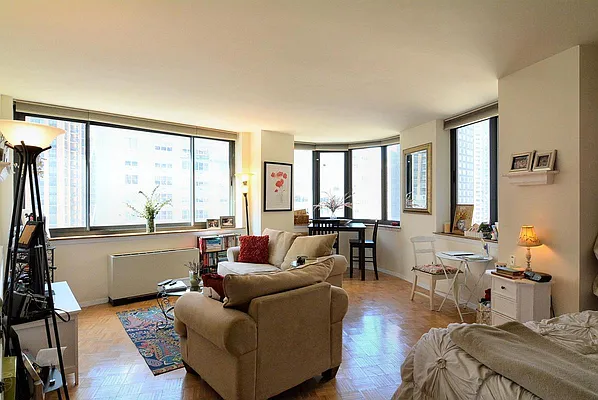 Rented by Corcoran | media 21