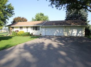 2342 Country Ln, Waterloo, IA 50701