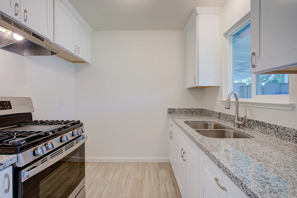 Building Photo - 2027 Celeste Dr