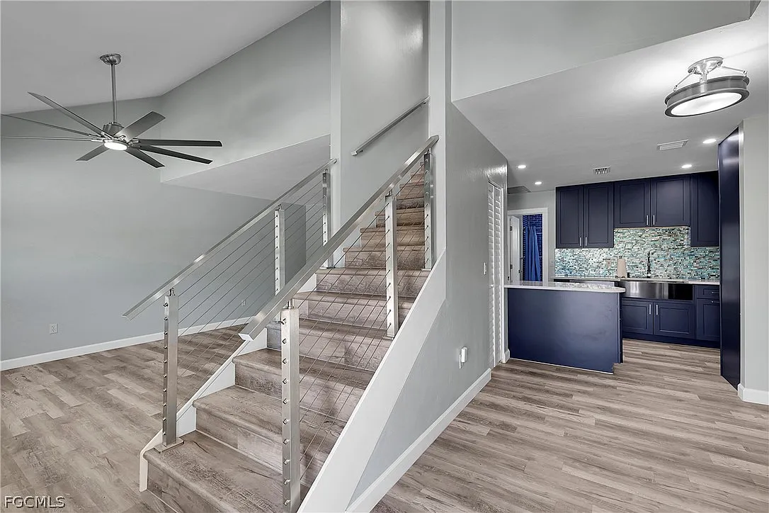 3 bed, 2.0 bath, 1422 sqft, $2,300 — Photo 3