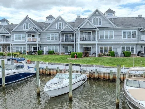8 Nicole Court #8, Copiague, NY 11726