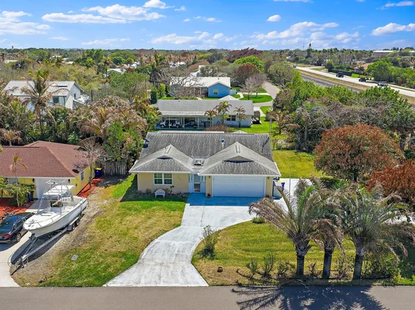 7954 SE Carlton Street E, Hobe Sound, FL 33455