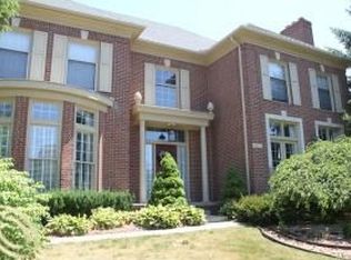 6529 Crest Top Dr, West Bloomfield, MI 48322