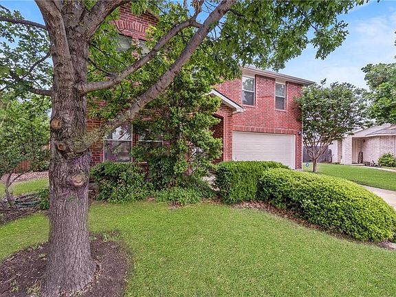 2nd image of 2721 Red Oak Dr