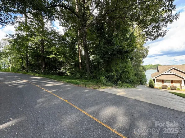 3720 Landmark Dr #1, Sherrills Ford, NC 28673