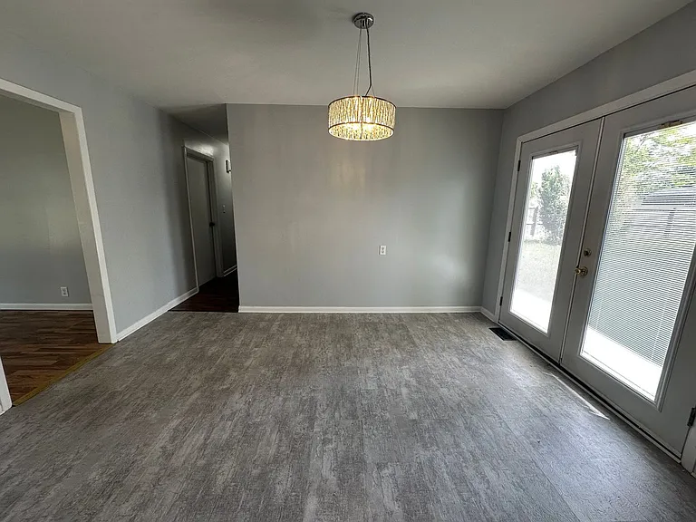 2063 W Highland Ln — Photo 7