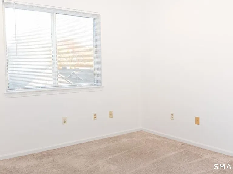 211 Windgate Cir #B — Photo 14