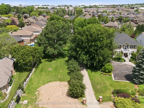 292 Main St W #C, Grimsby, ON L3M 1S4