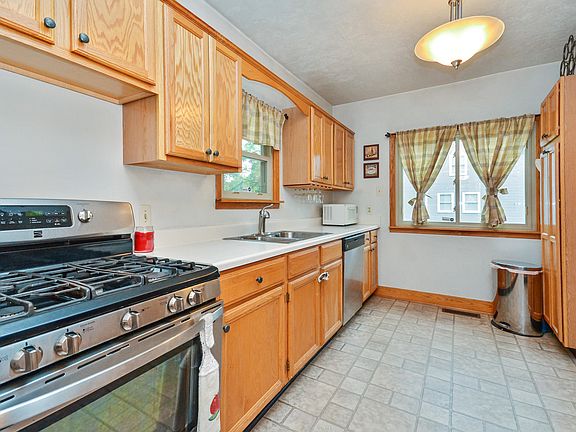 5th image of 609 Egleston Ave