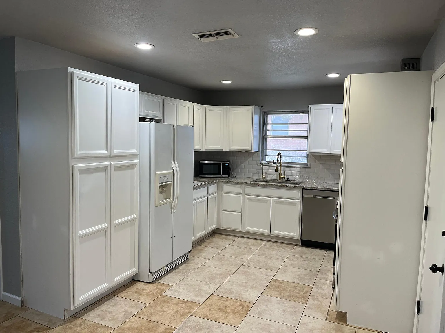 3 bed, 1440 sqft, $2,000 — Photo 2