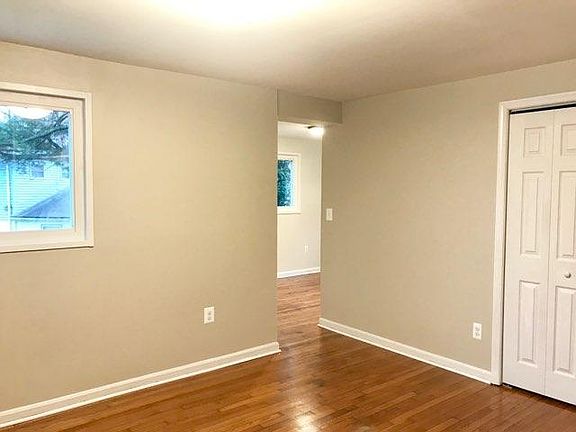 Living room /entrance leading to the Dining/ kitchen area with lots of sunlight