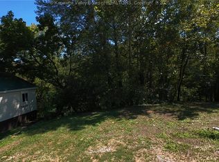 8220 Elk River Rd N, Clendenin, WV 25045