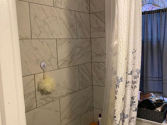 5th image of 324 S Negley Ave APT 6