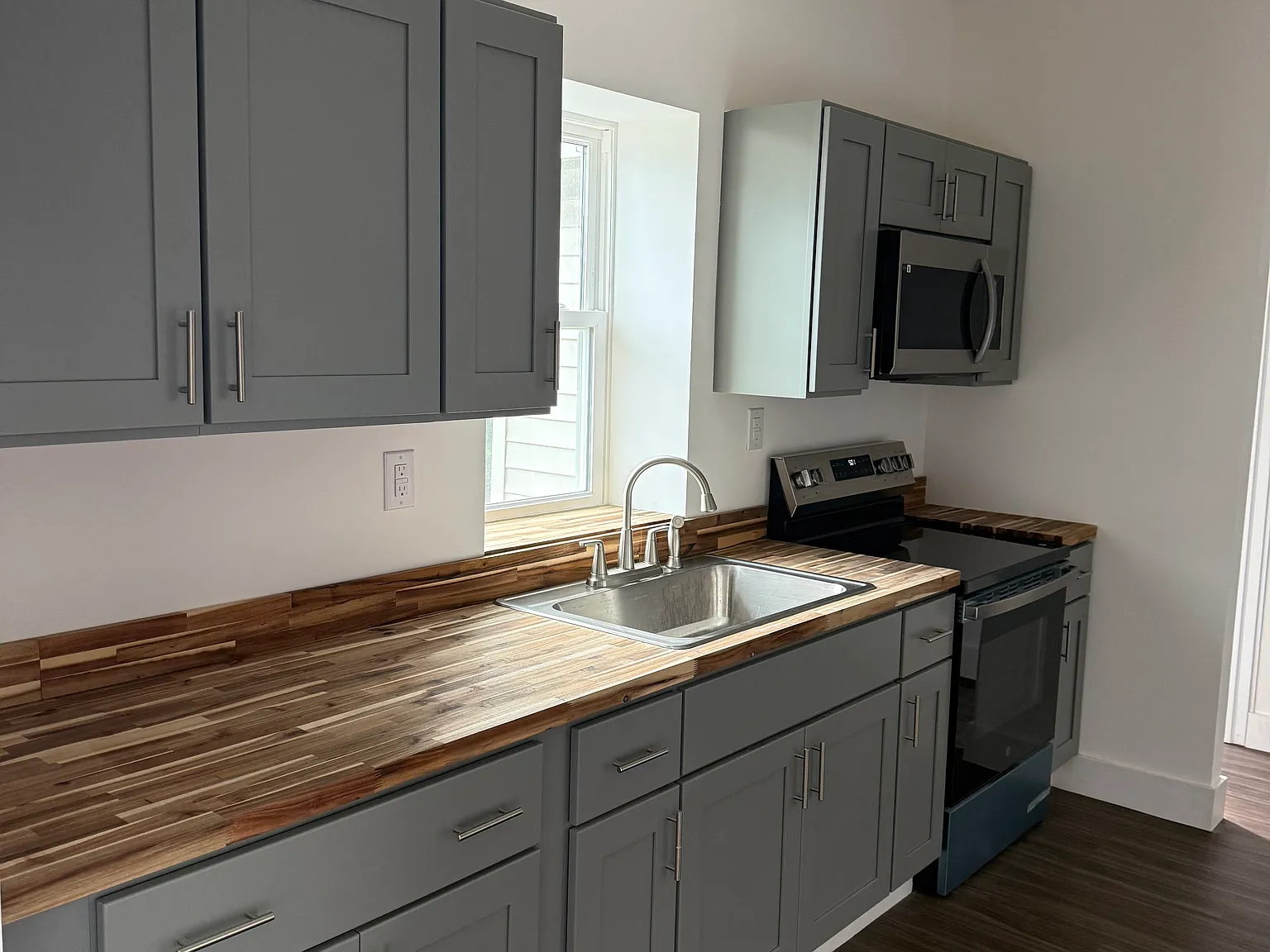 3 bed, 2000 sqft, $1,900 — Photo 1