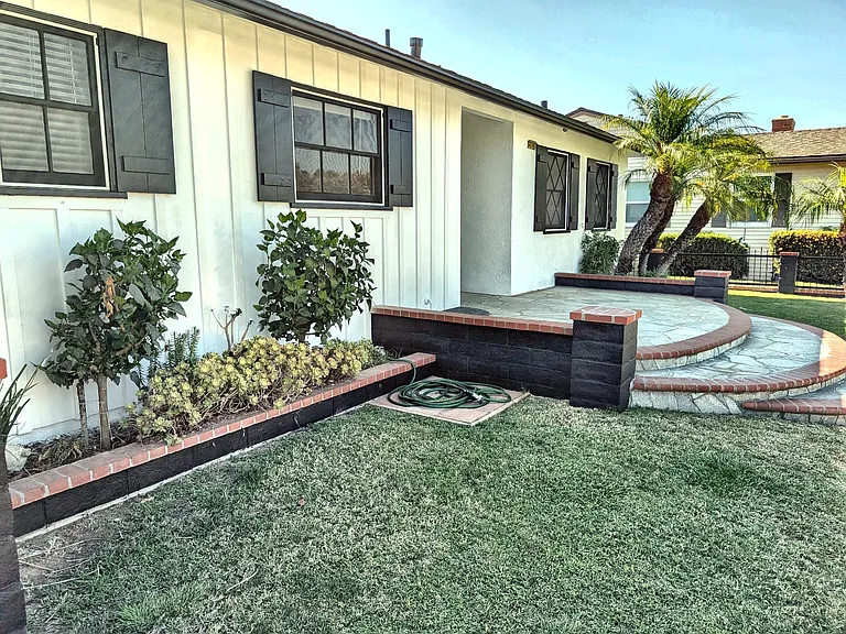 12671 Jerome Ln — Photo 1