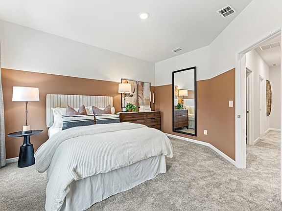 4th image of 24 Green Love Ln