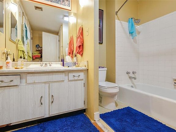 2nd image of 4020 Saint Charles Ave