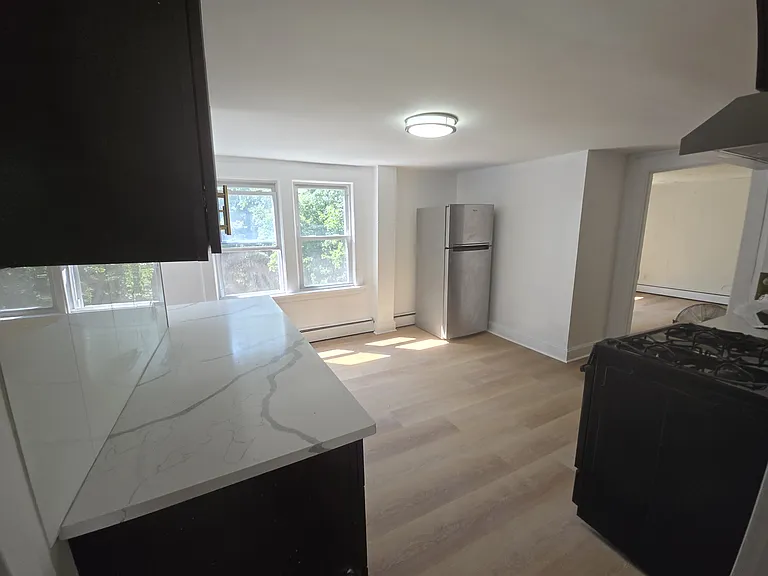 86 Emerson St #1 — Photo 10