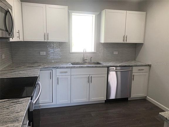 3rd image of 652 Lake Villas Dr APT F