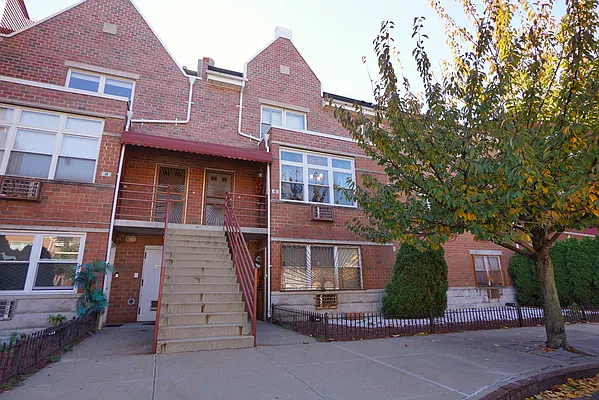 Sold by Remax Edge | media 28