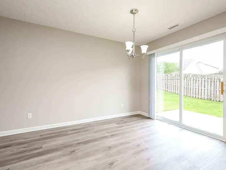 352 Stewart Springs Dr — Photo 7