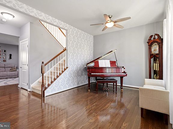 4th image of 205 Filbert St