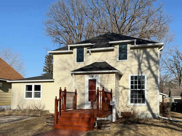 924 Knight Ave N, Thief River Falls, MN 56701