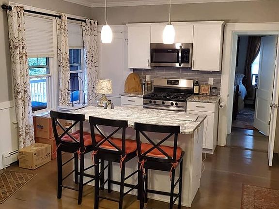 3rd image of 470 Farmington Ave #2