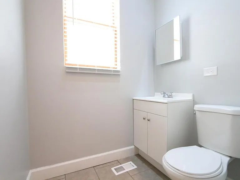 1940 S Carpenter St #1 — Photo 4