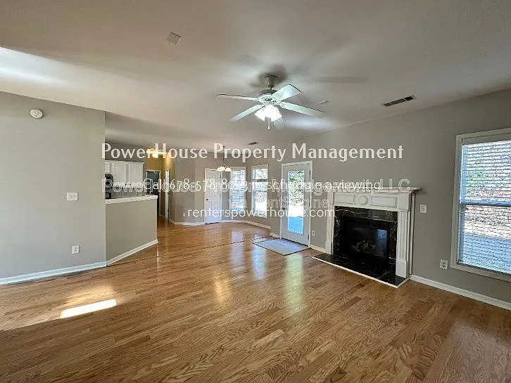 2403 Walnut Tree Ln — Photo 36
