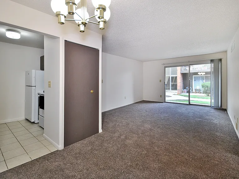 Carriage House Apartments — Photo 17