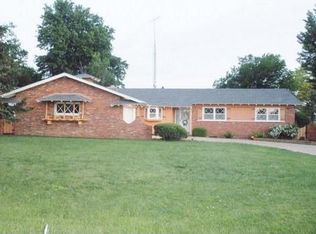 415 Cedar Lane Dr, Winfield, KS 67156