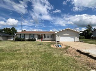 860 S Maple St, Virginia, IL 62691