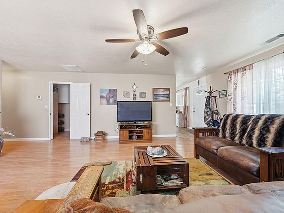 5th image of 2167 Knobcone Ave