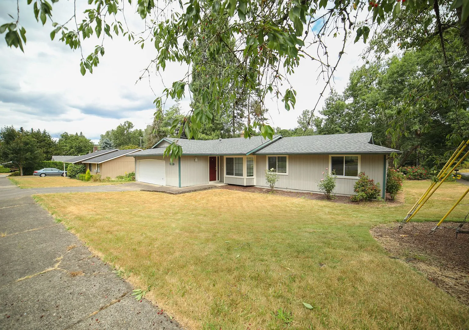 Three Bedroom Ranch in Can't Beat West Linn Location — Photo 3