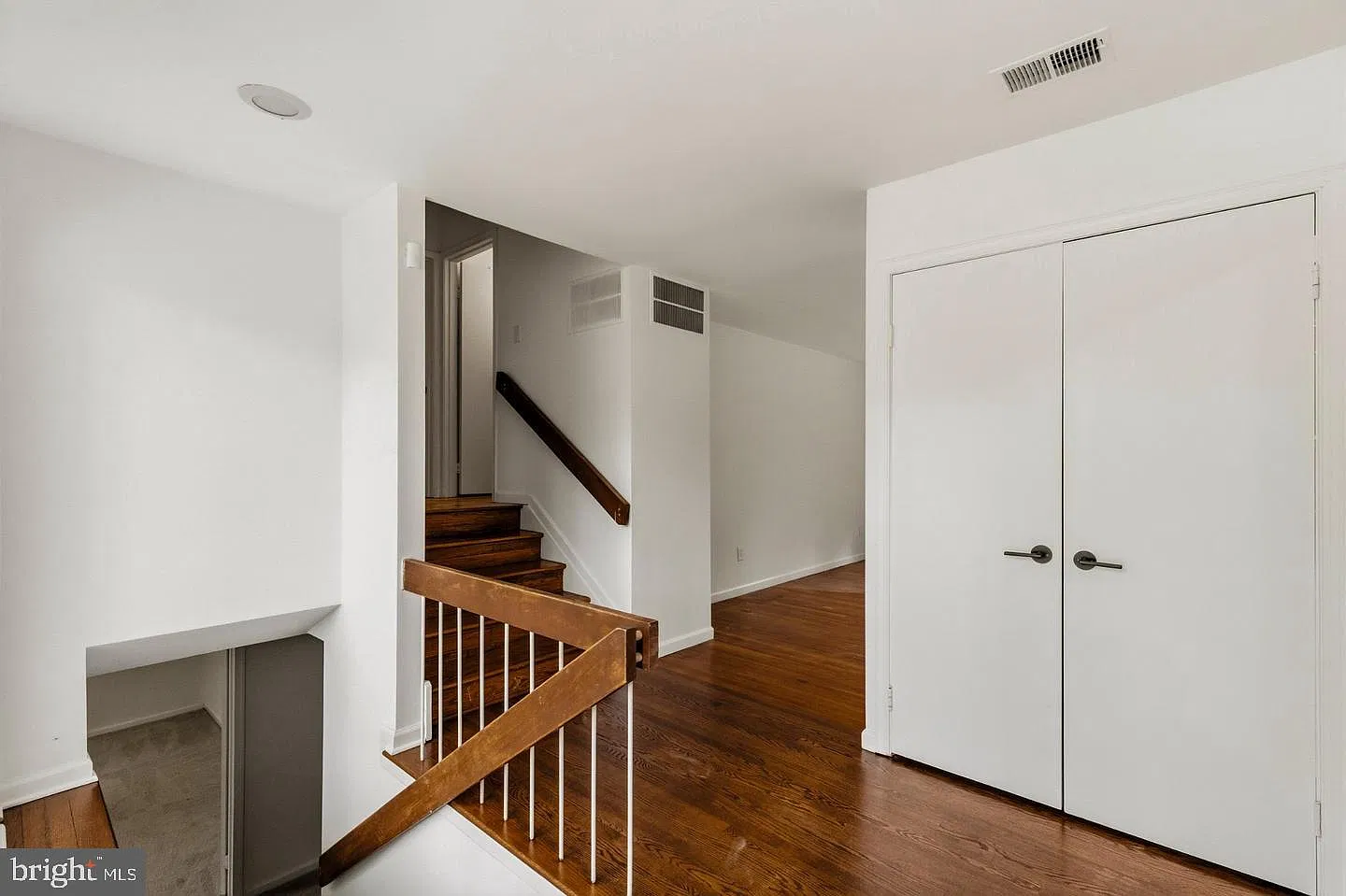 5 bed, 3.0 bath, 2587 sqft, $4,995 — Photo 4
